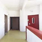 Welcoming In At The Seabeach Apartman *