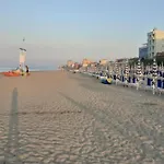 Welcoming In At The Seabeach Apartman Marotta