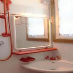 Welcoming In At The Seabeach Apartman *