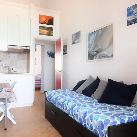 Welcoming In At The Seabeach *