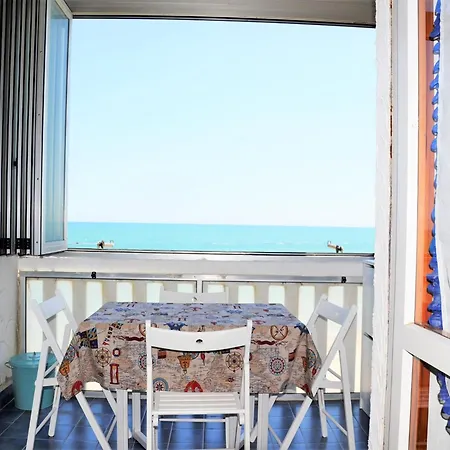 Welcoming In At The Seabeach Apartman Marotta