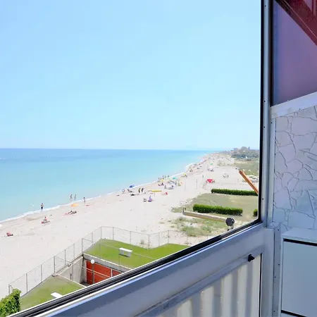 Welcoming In At The Seabeach